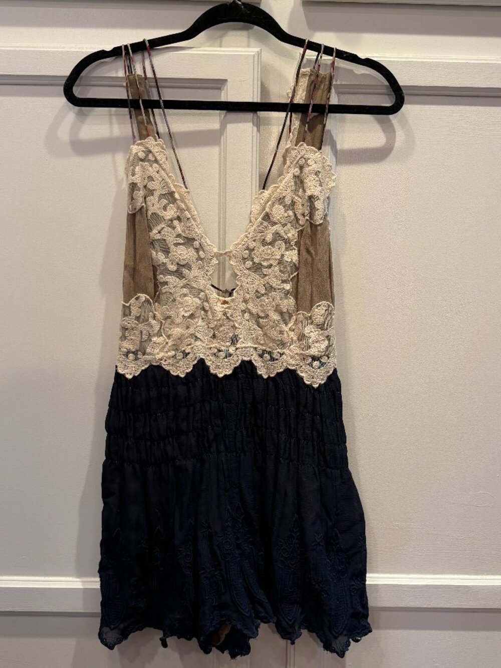 Free People Sun Kisses Romper Lace Embroidered Size 6 - Picture 2 of 7